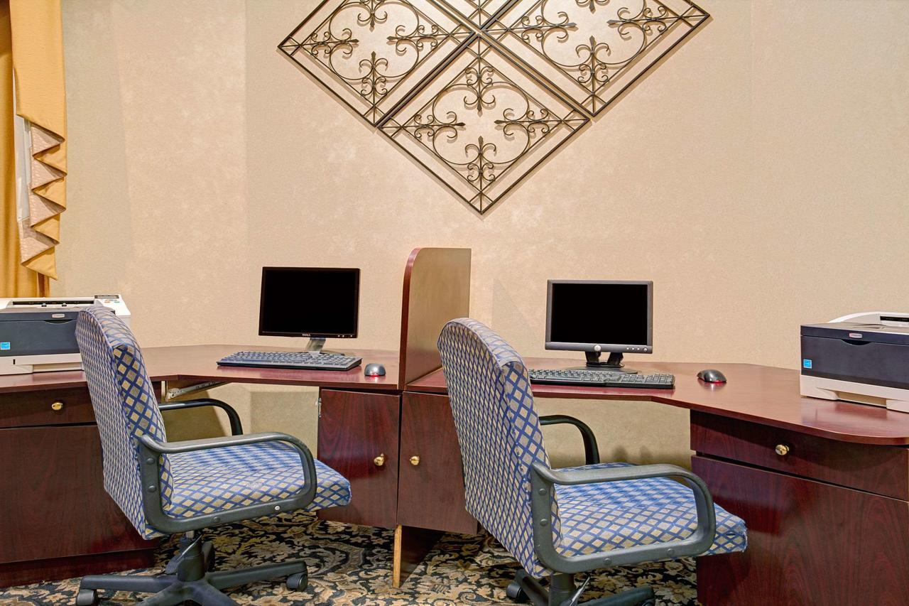 Baymont By Wyndham Florida Mall - thumb 36