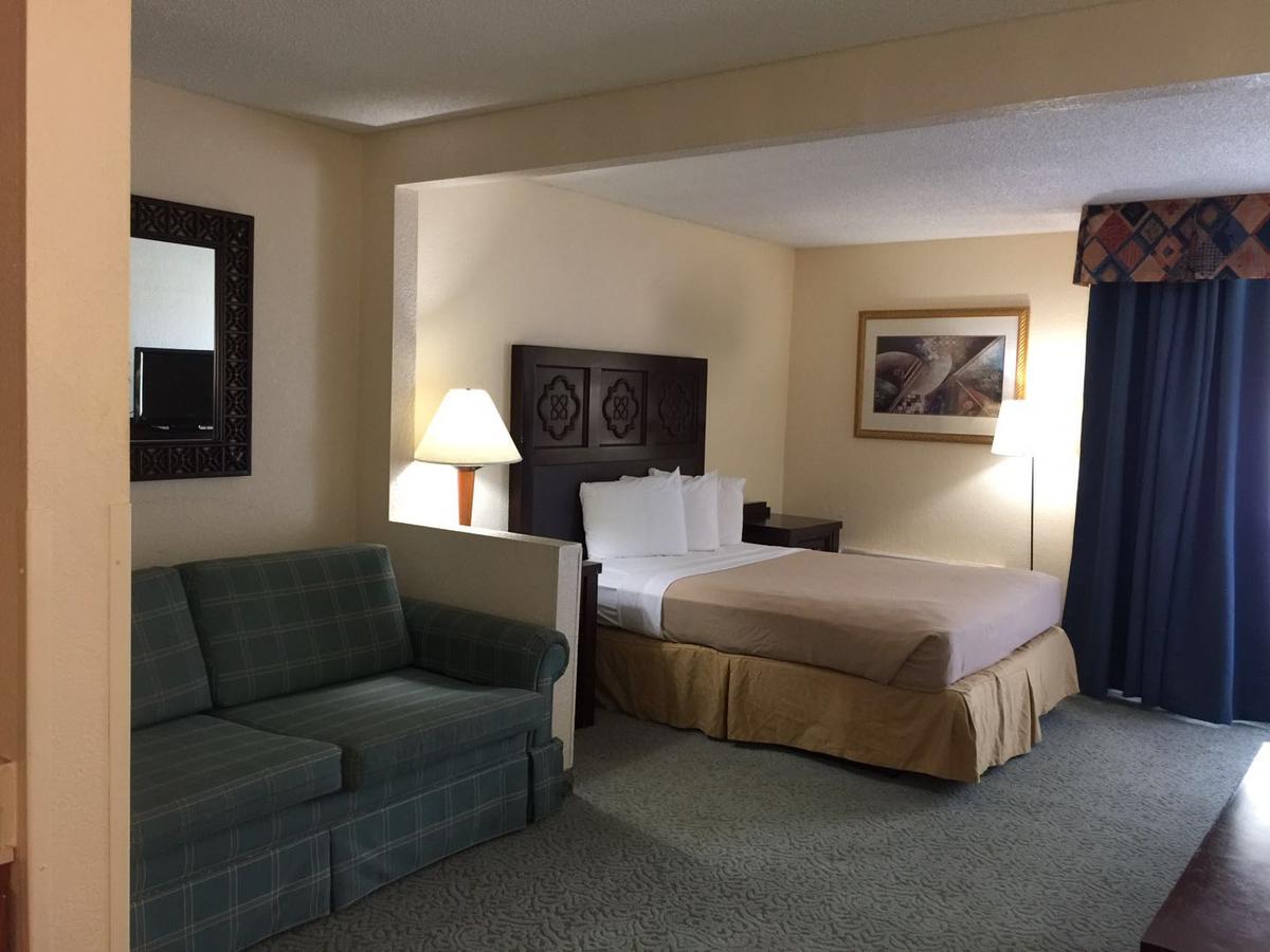 Baymont By Wyndham Florida Mall - thumb 6