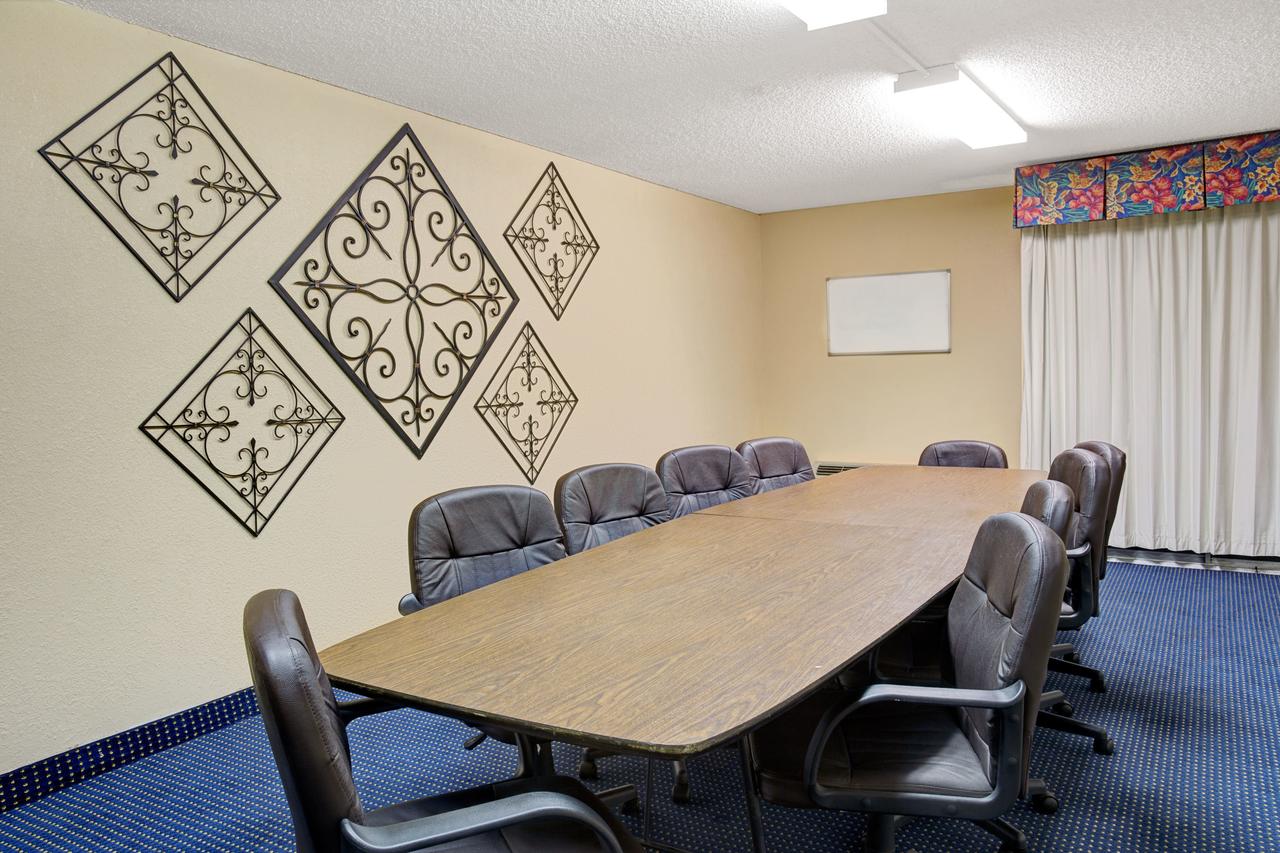 Baymont By Wyndham Florida Mall - thumb 22