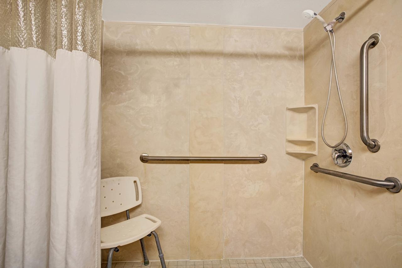 Baymont By Wyndham Florida Mall - thumb 28