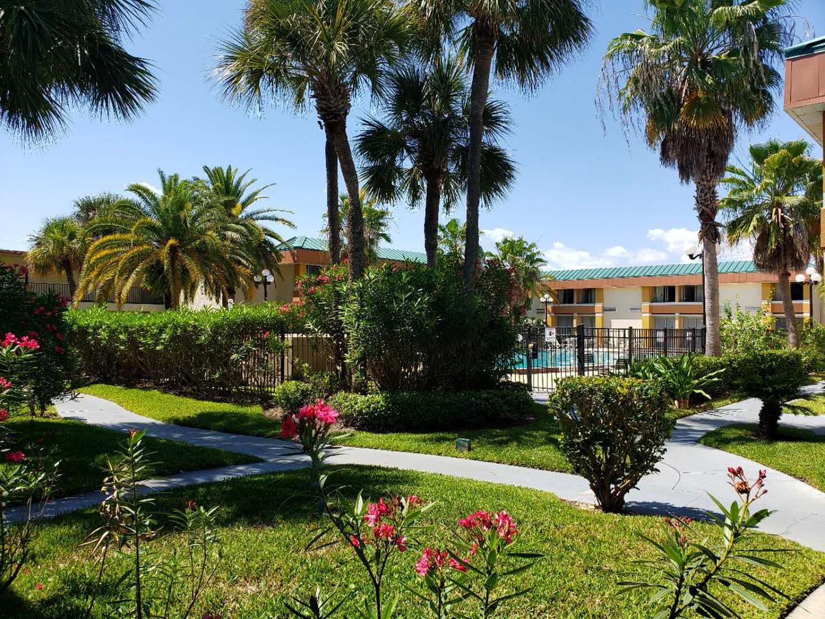 Baymont By Wyndham Florida Mall - thumb 12