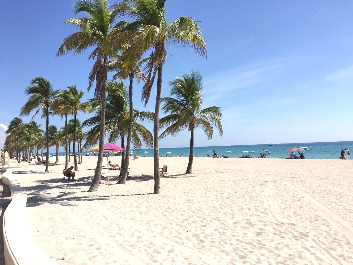 Amazing Two-Bedroom Apartment Next To The Beach - thumb 17