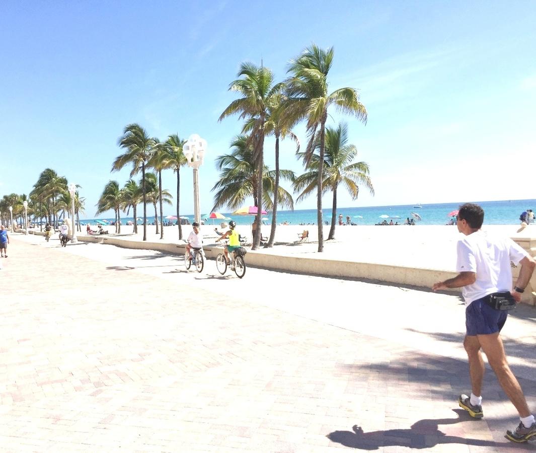 Amazing Two-Bedroom Apartment Next To The Beach - thumb 16