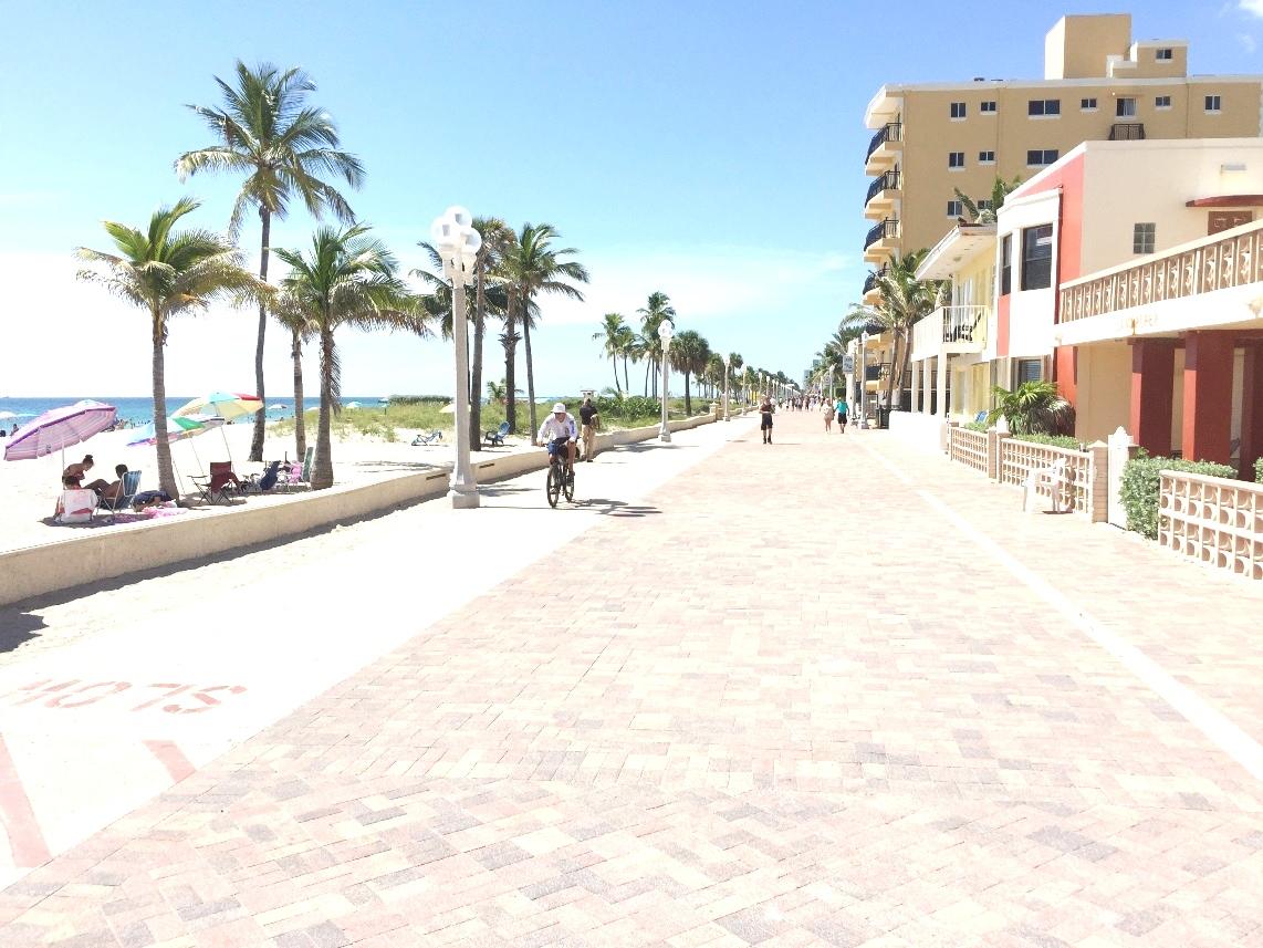 Amazing Two-Bedroom Apartment Next To The Beach - thumb 20