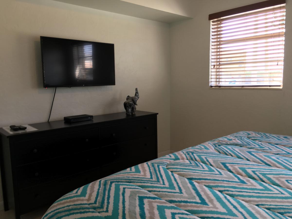 Amazing Two-Bedroom Apartment Next To The Beach - thumb 22