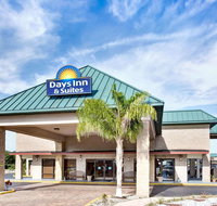 Days Inn  Suites by Wyndham Davenport - Tourism Bookings