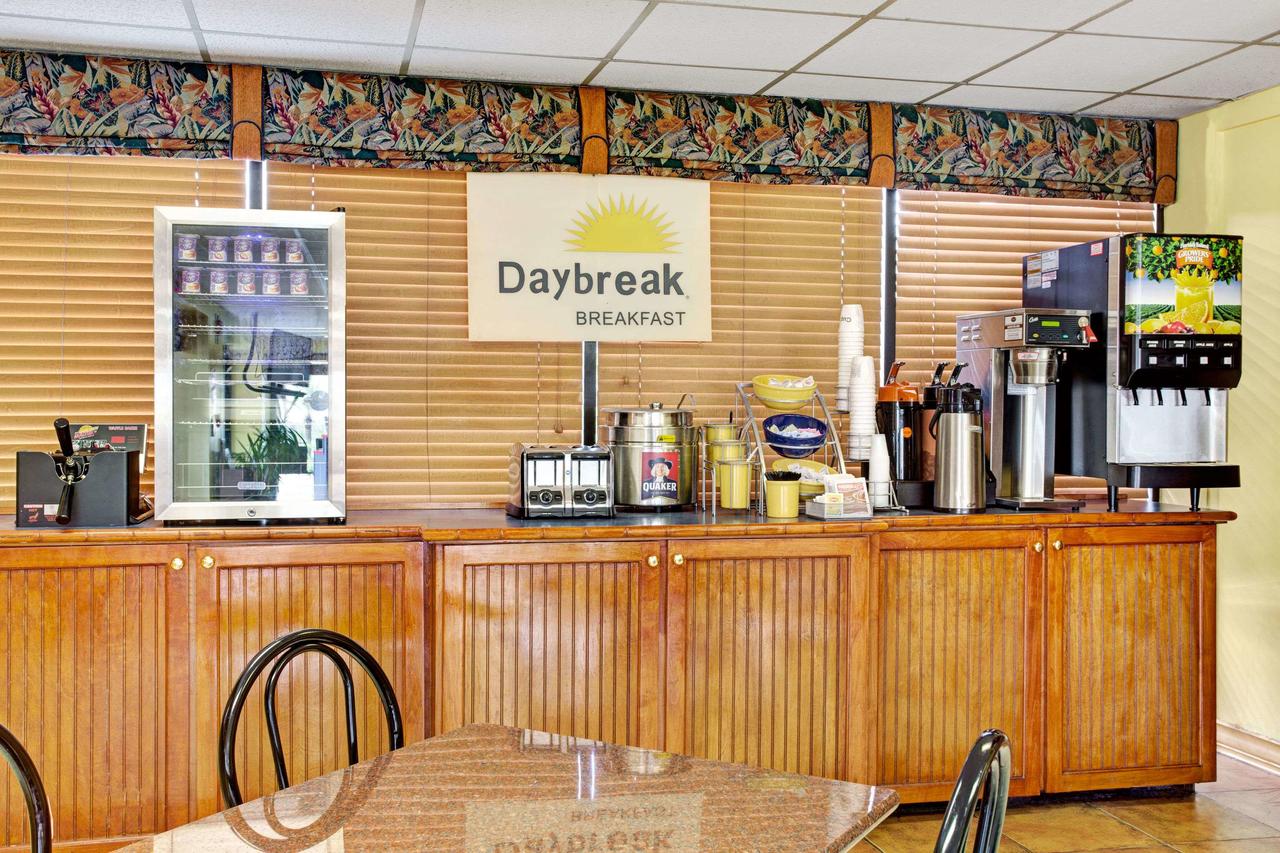 Days Inn & Suites By Wyndham Davenport - thumb 23