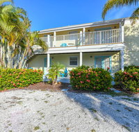 Island Home with Pool - USA Accommodation