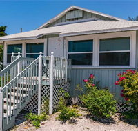 Beach House Bungalow - USA Accommodation