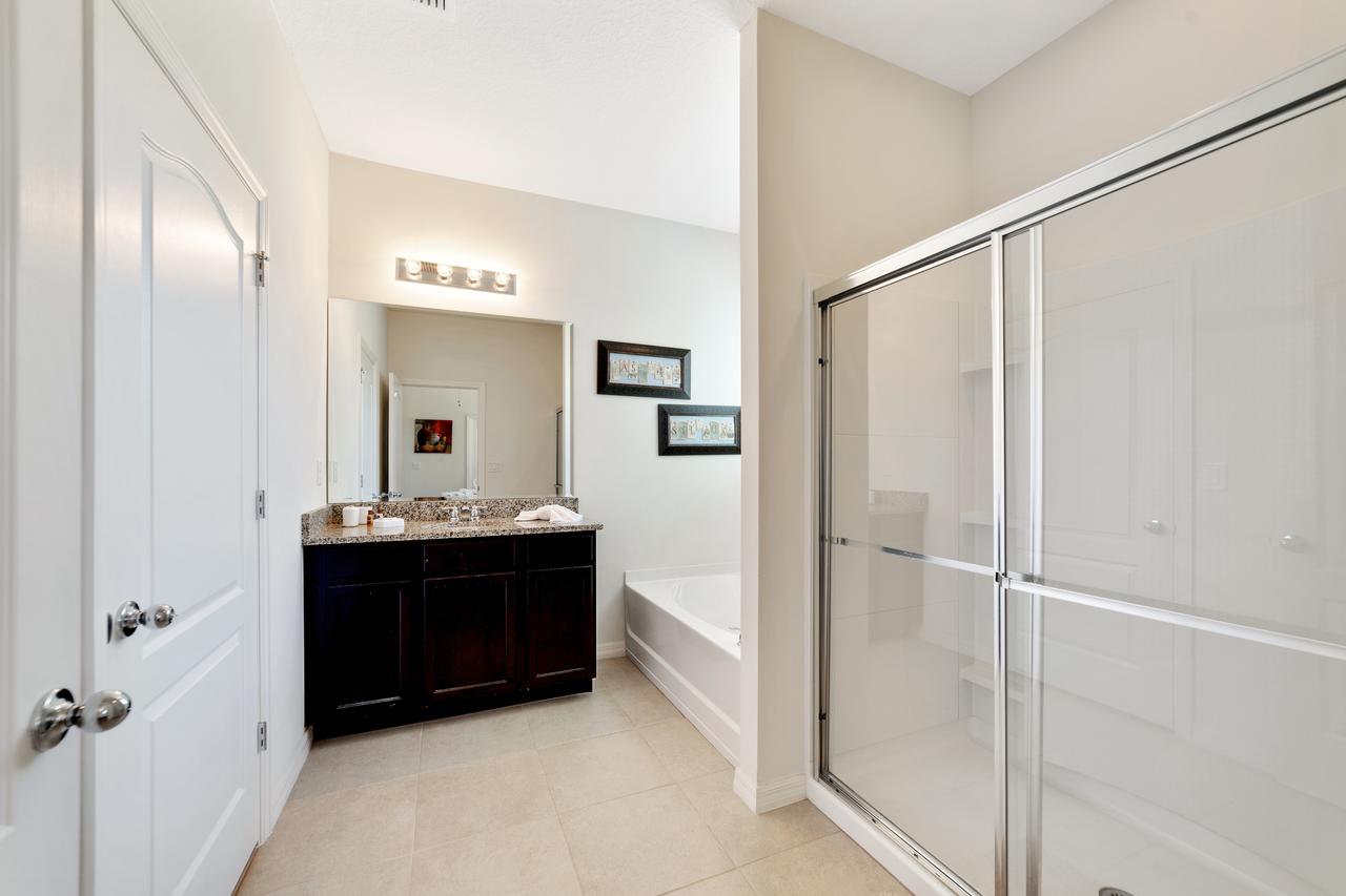 Luxury Pool Homes @ Solterra - Game Rooms, Lazy River & More - Close To Disney - thumb 17