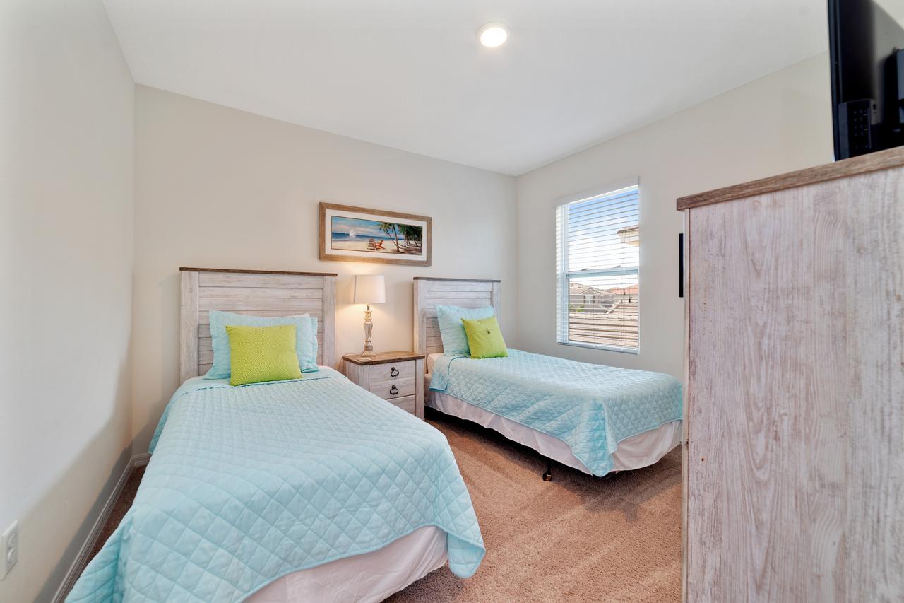 Luxury Pool Homes @ Solterra - Game Rooms, Lazy River & More - Close To Disney - thumb 11