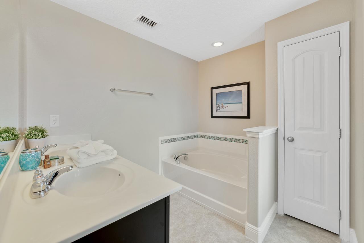 Luxury Pool Homes @ Solterra - Game Rooms, Lazy River & More - Close To Disney - thumb 27