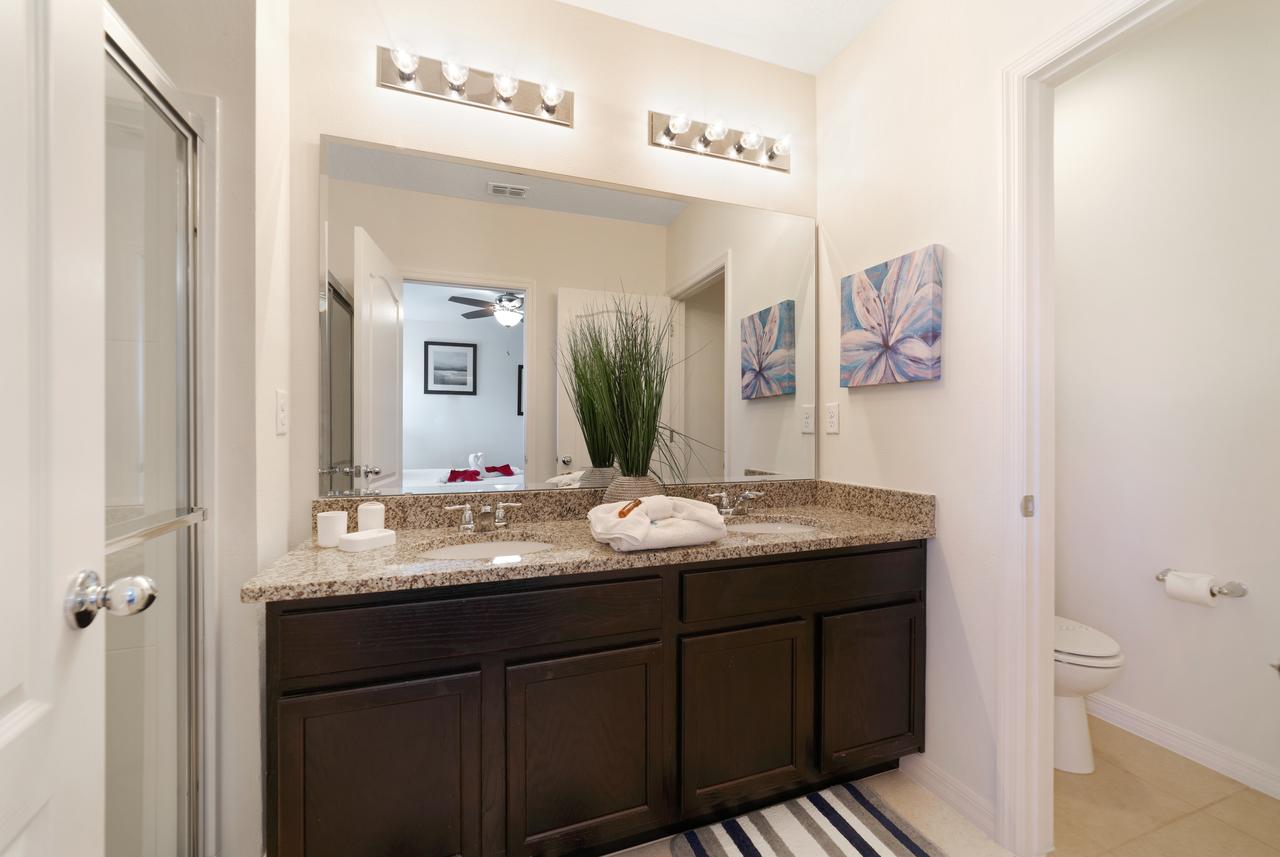 Luxury Pool Homes @ Solterra - Game Rooms, Lazy River & More - Close To Disney - thumb 8