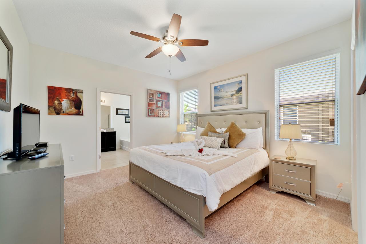 Luxury Pool Homes @ Solterra - Game Rooms, Lazy River & More - Close To Disney - thumb 18