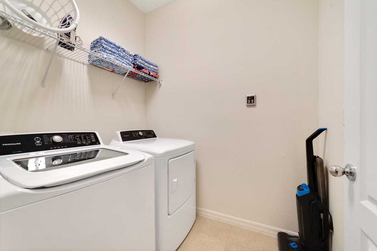 Luxury Pool Homes @ Solterra - Game Rooms, Lazy River & More - Close To Disney - thumb 14