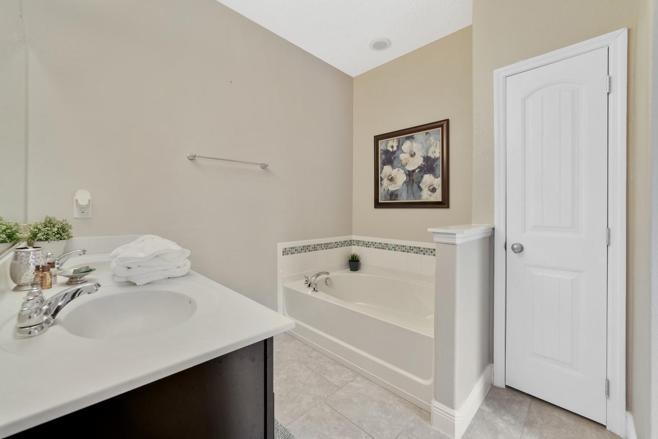 Luxury Pool Homes @ Solterra - Game Rooms, Lazy River & More - Close To Disney - thumb 40