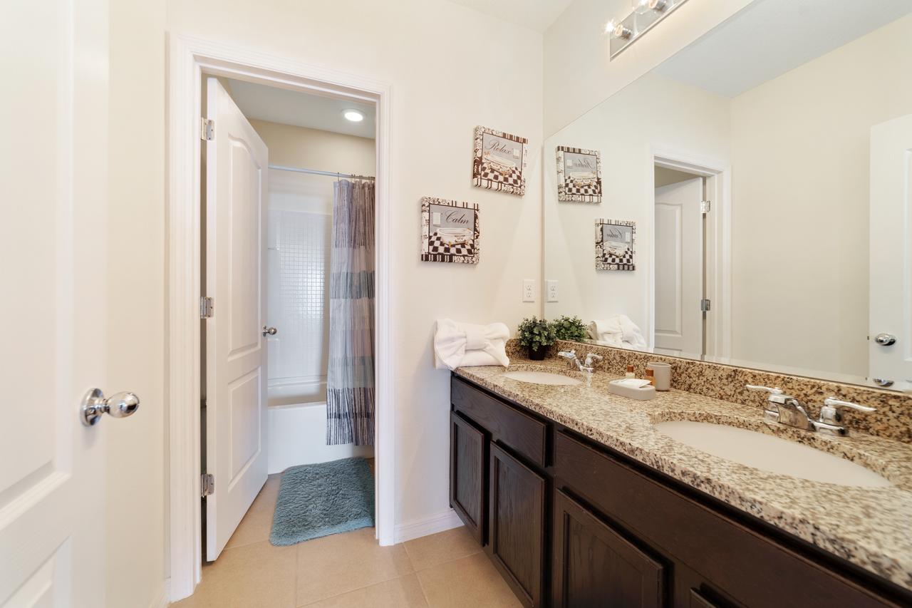 Luxury Pool Homes @ Solterra - Game Rooms, Lazy River & More - Close To Disney - thumb 9