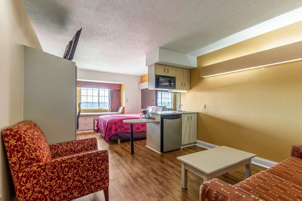 Econo Lodge Inn & Suites - thumb 14