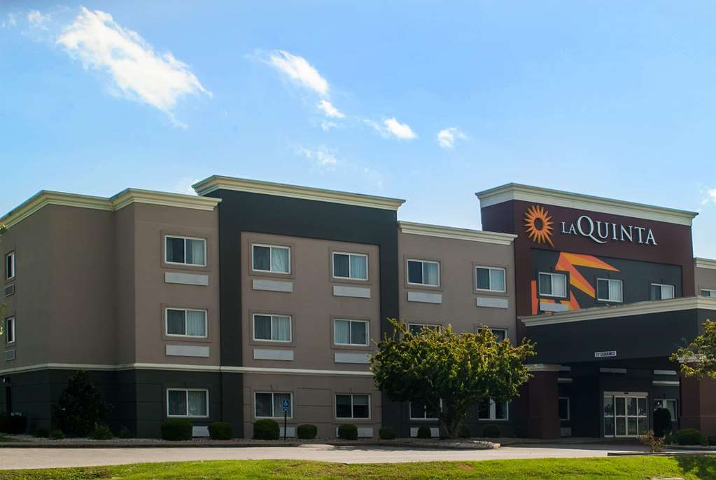 La Quinta Inn & Suites Evansville - thumb 0