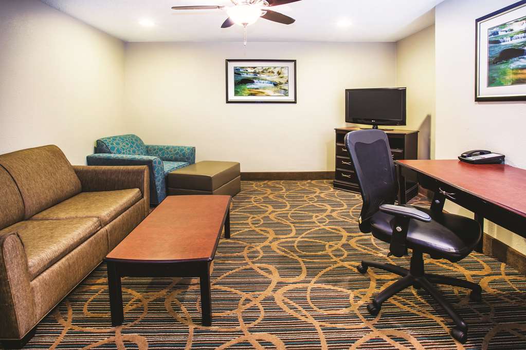 La Quinta Inn & Suites Evansville - thumb 10