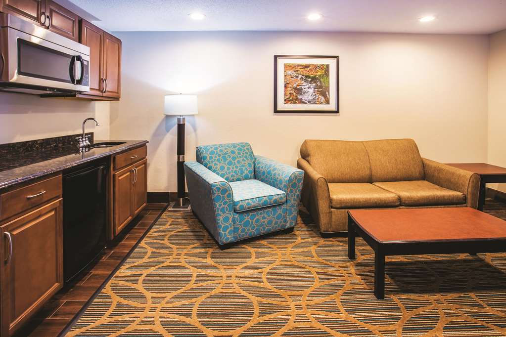 La Quinta Inn & Suites Evansville - thumb 12
