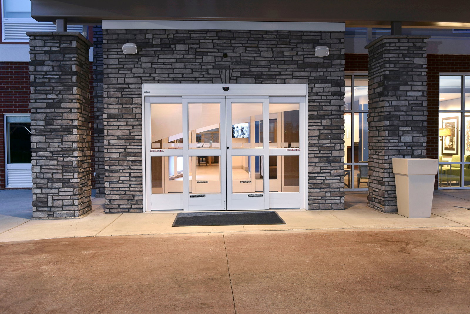 Holiday Inn Express & Stes Madisonville - thumb 0