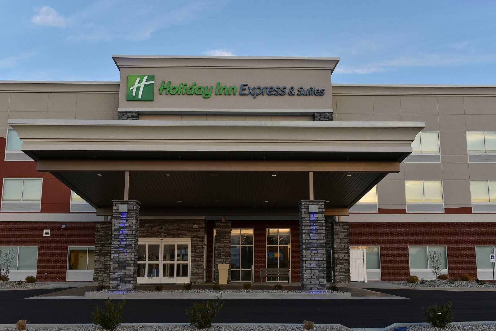 Holiday Inn Express & Stes Madisonville - thumb 1