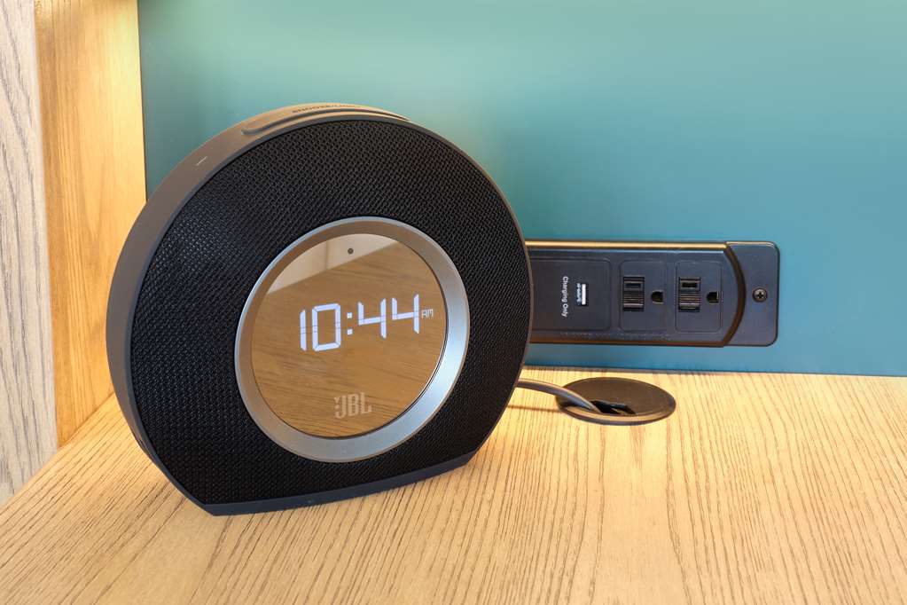 Waikiki Beachcomber By Outrigger - thumb 16