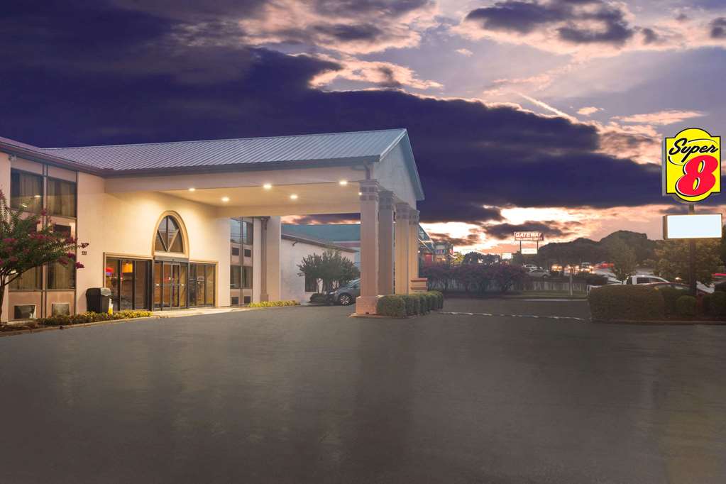 Super 8 Oxford - thumb 0