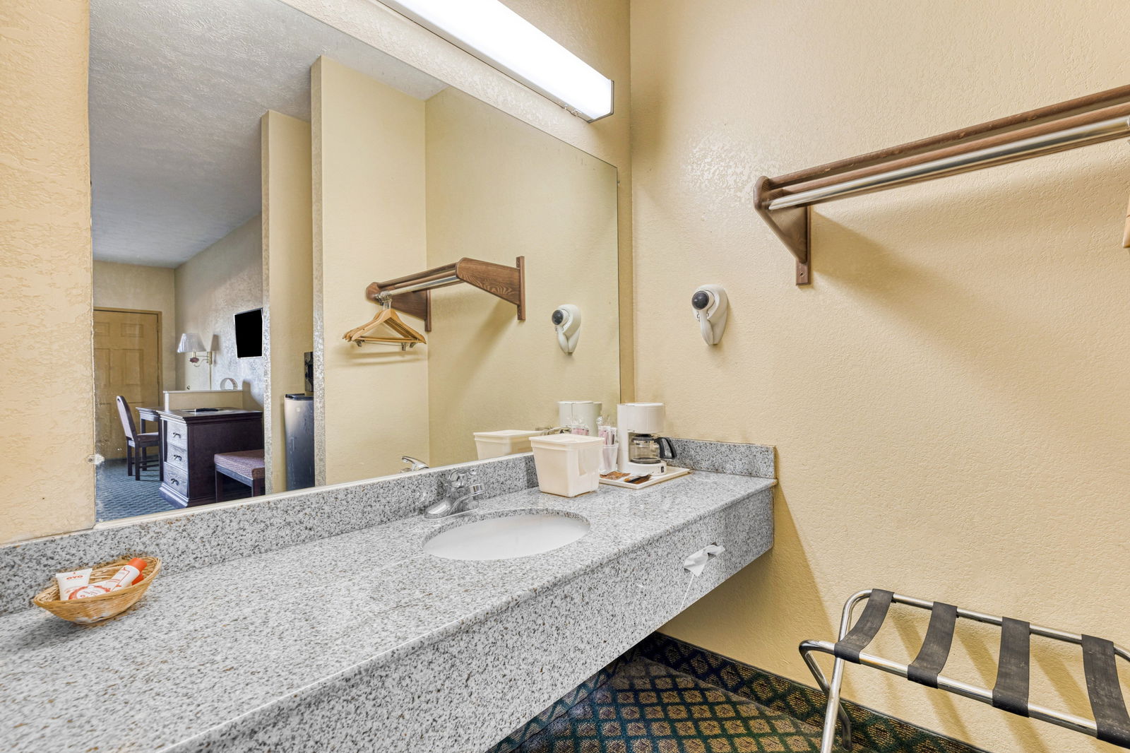 OYO Hotel Grenada West - thumb 12