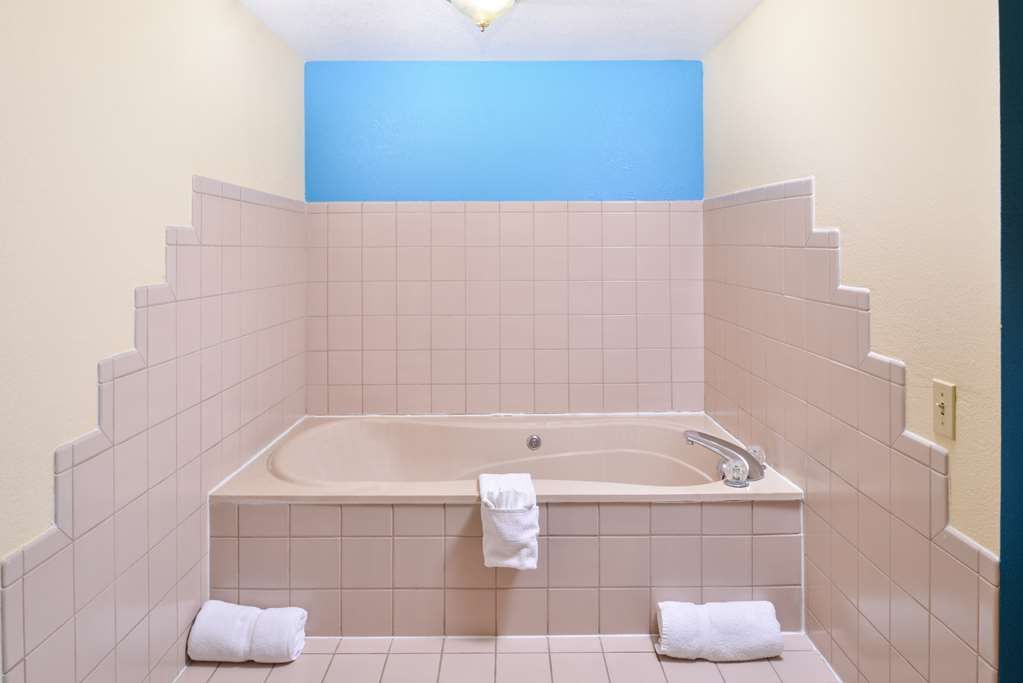 Americas Best Value Inn - thumb 13