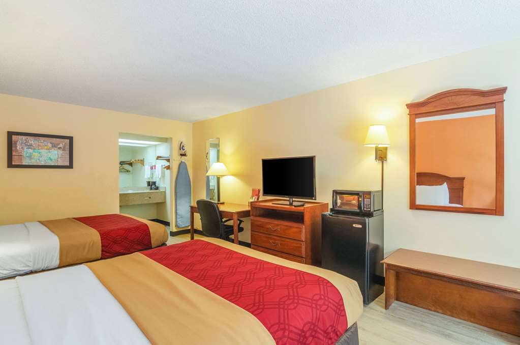 Econo Lodge Inn & Suites - thumb 10