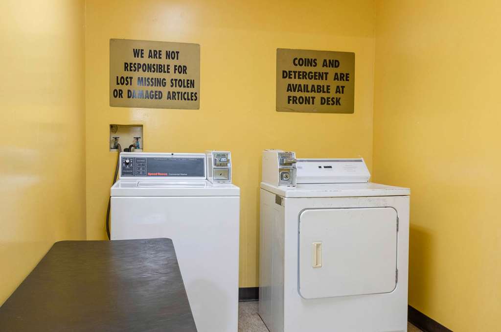 Econo Lodge Inn & Suites - thumb 17