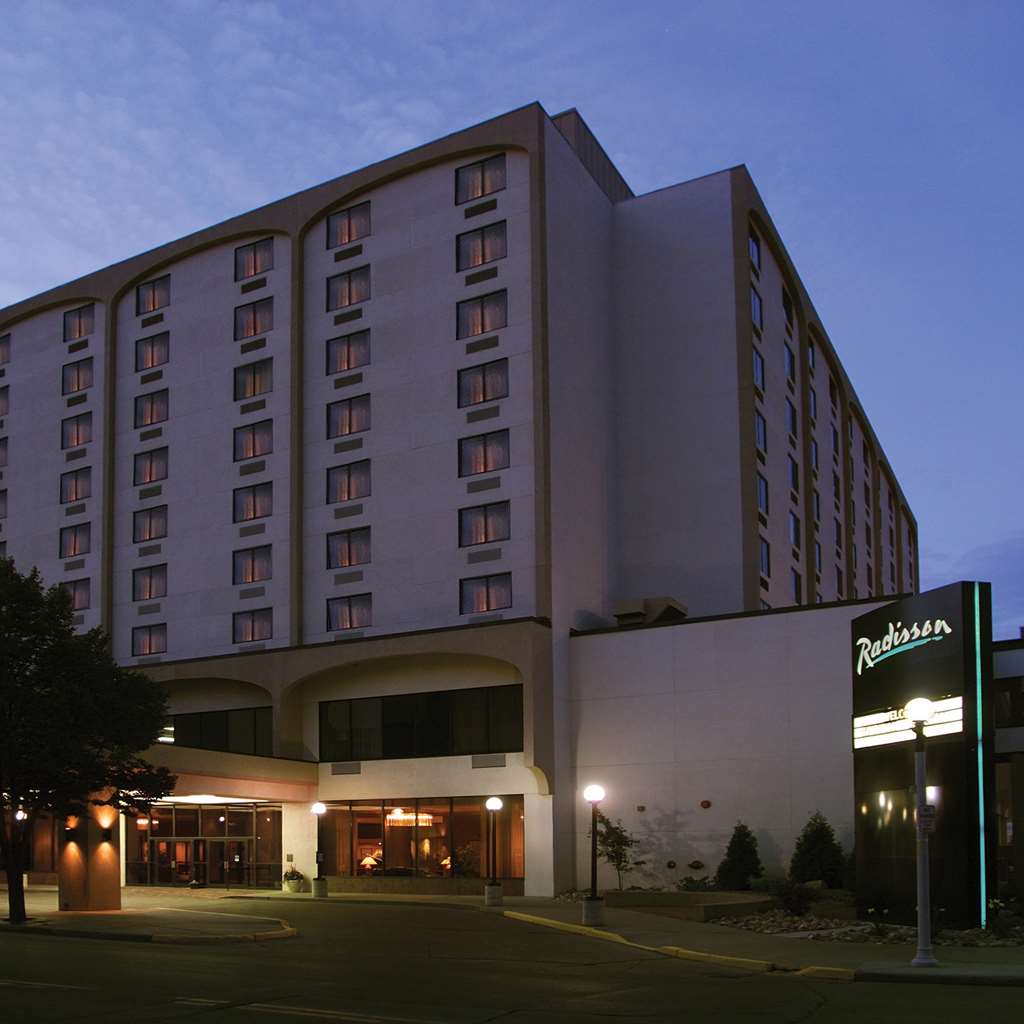 Radisson Hotel Bismarck - thumb 0