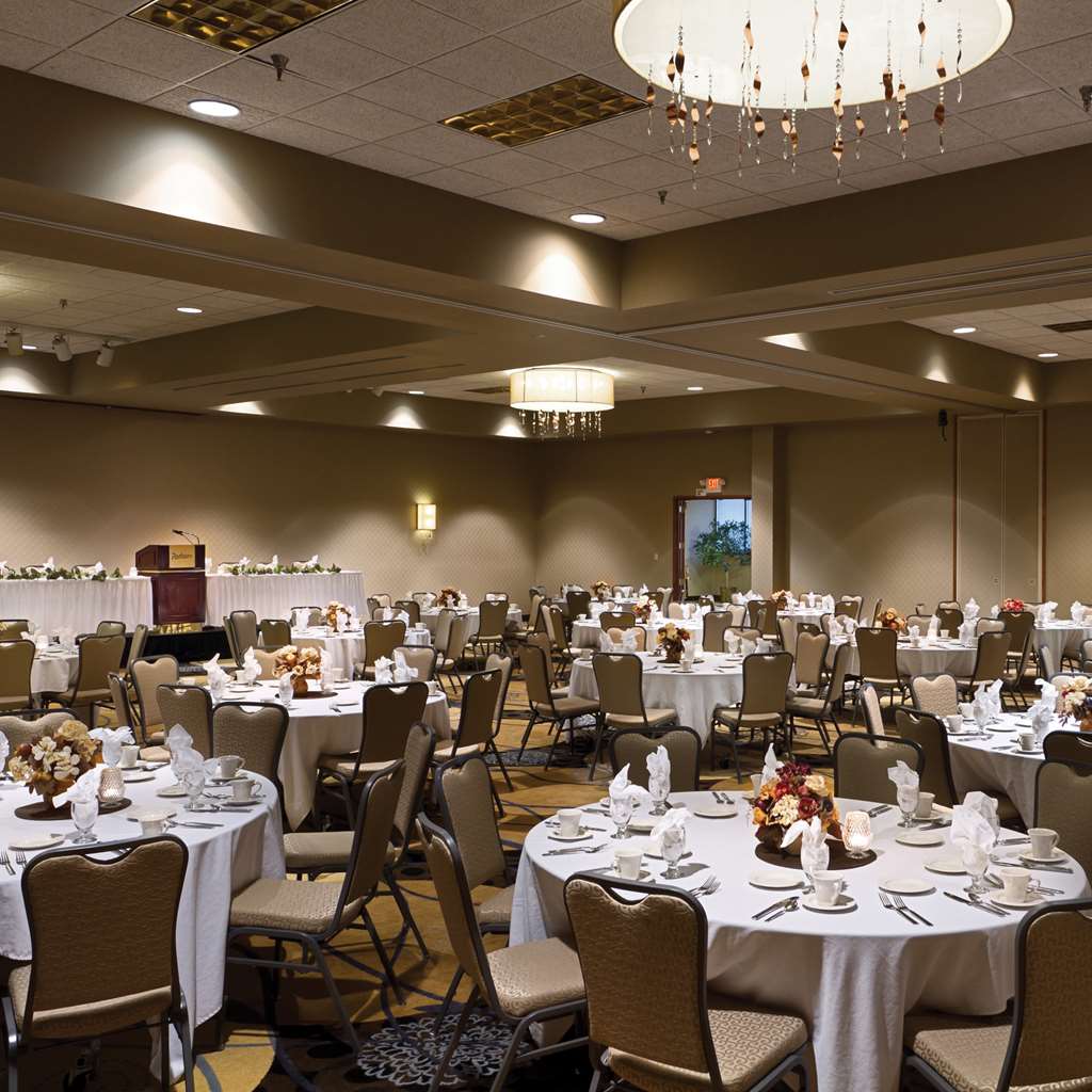 Radisson Hotel Bismarck - thumb 17