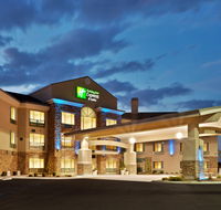Holiday Inn Express  Suites Nampa - Students Accommodation