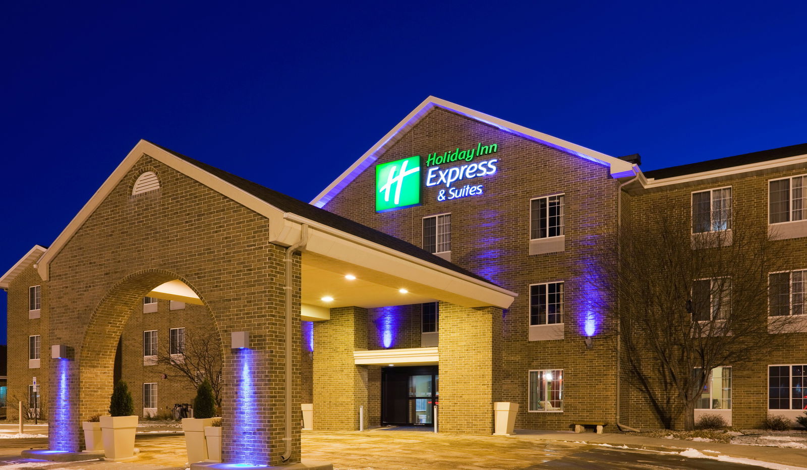 Holiday Inn Express & Suites - thumb 2