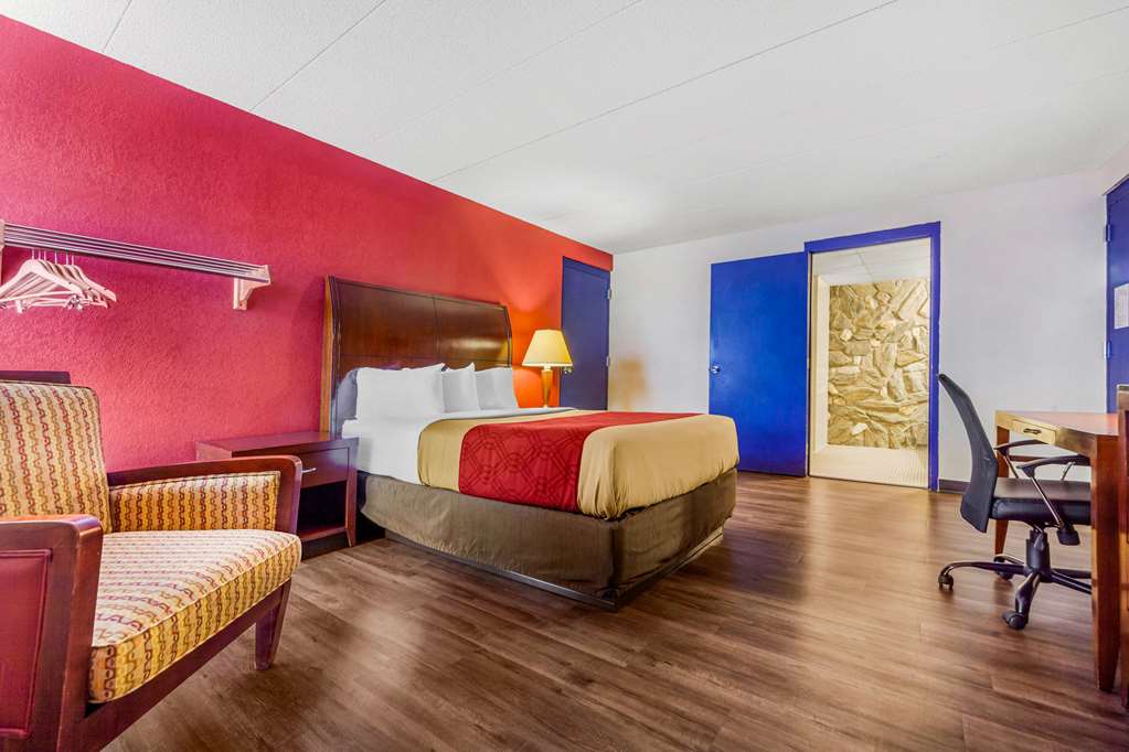 Econo Lodge Inn & Suites, Brookings - thumb 7