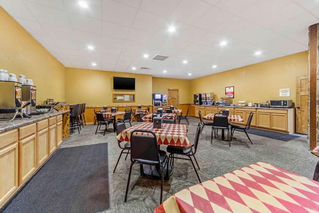 Econo Lodge Inn & Suites, Brookings - thumb 11