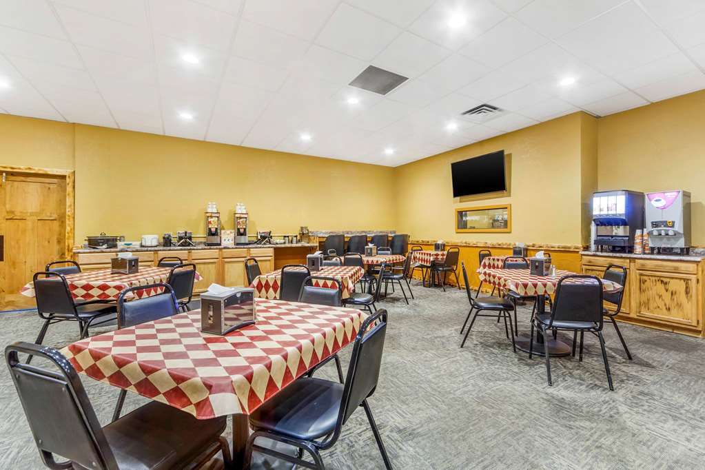 Econo Lodge Inn & Suites, Brookings - thumb 12
