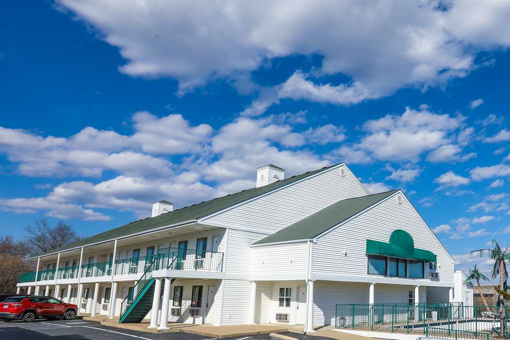 Super 8 By Wyndham Branson - thumb 0