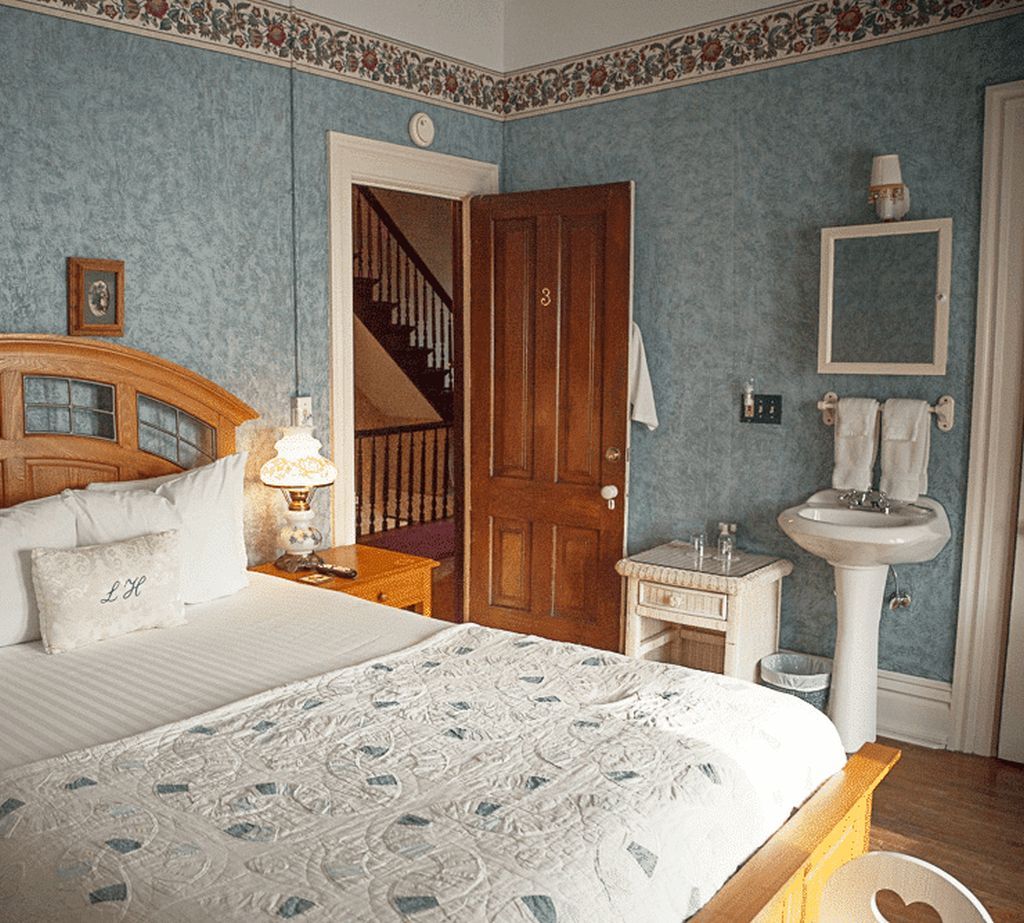 The Ludington House Victorian B & B - thumb 0