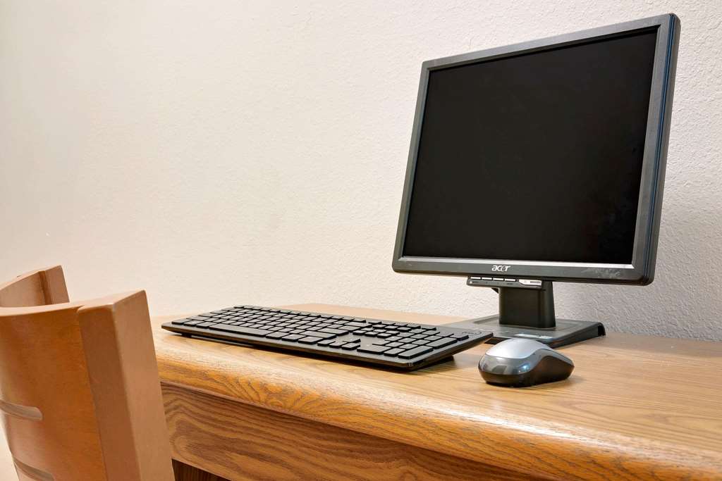 Super 8 Cloquet - thumb 14