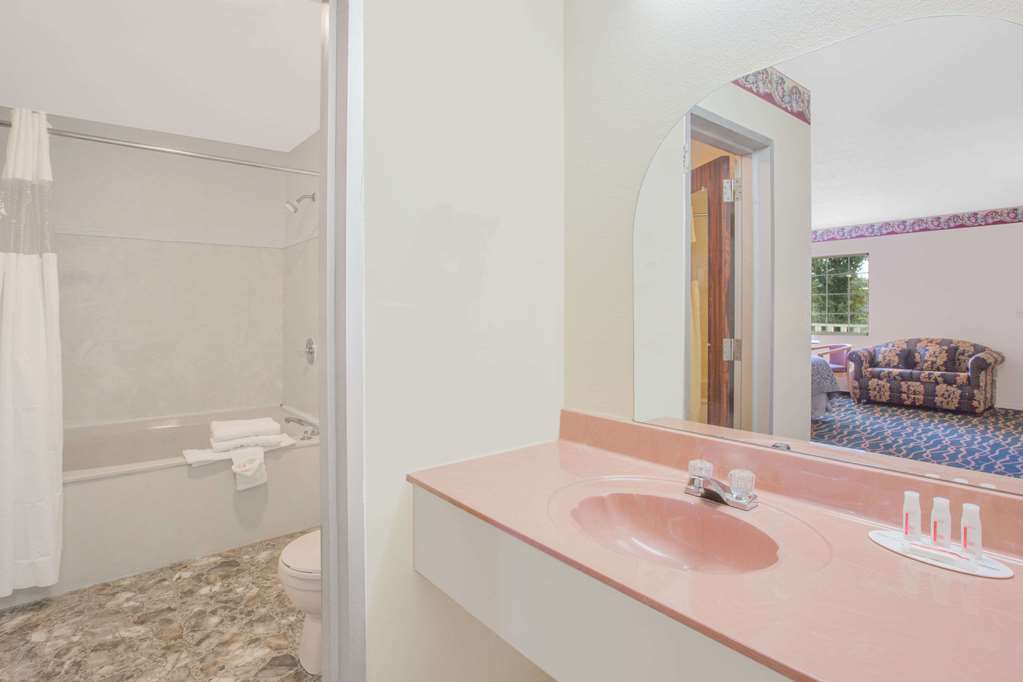 Days Inn Hardy - thumb 9