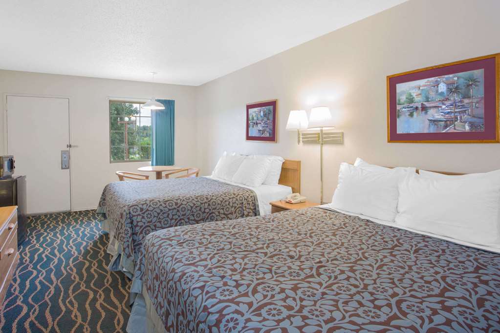 Days Inn Hardy - thumb 12