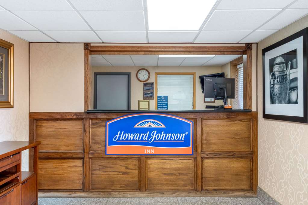 Howard Johnson Inn, Gillette - thumb 4