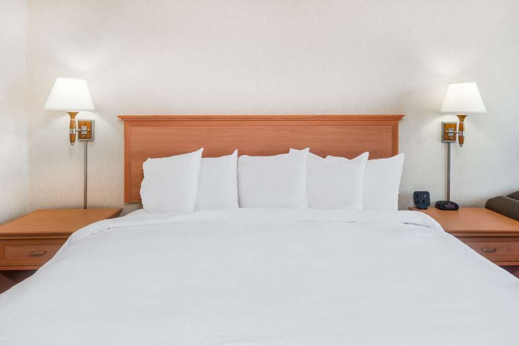 Howard Johnson Inn, Gillette - thumb 6