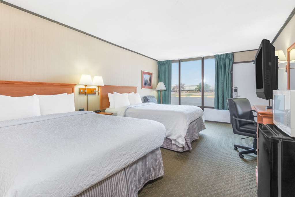 Howard Johnson Inn, Gillette - thumb 8