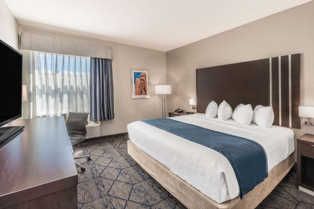 Baymont Inn & Suites Albuquerque Arpt - thumb 3