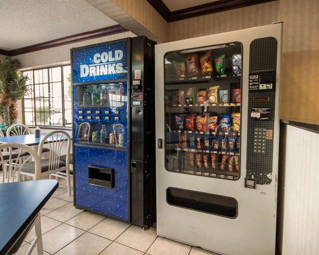 Econo Lodge Inn & Suites - thumb 16